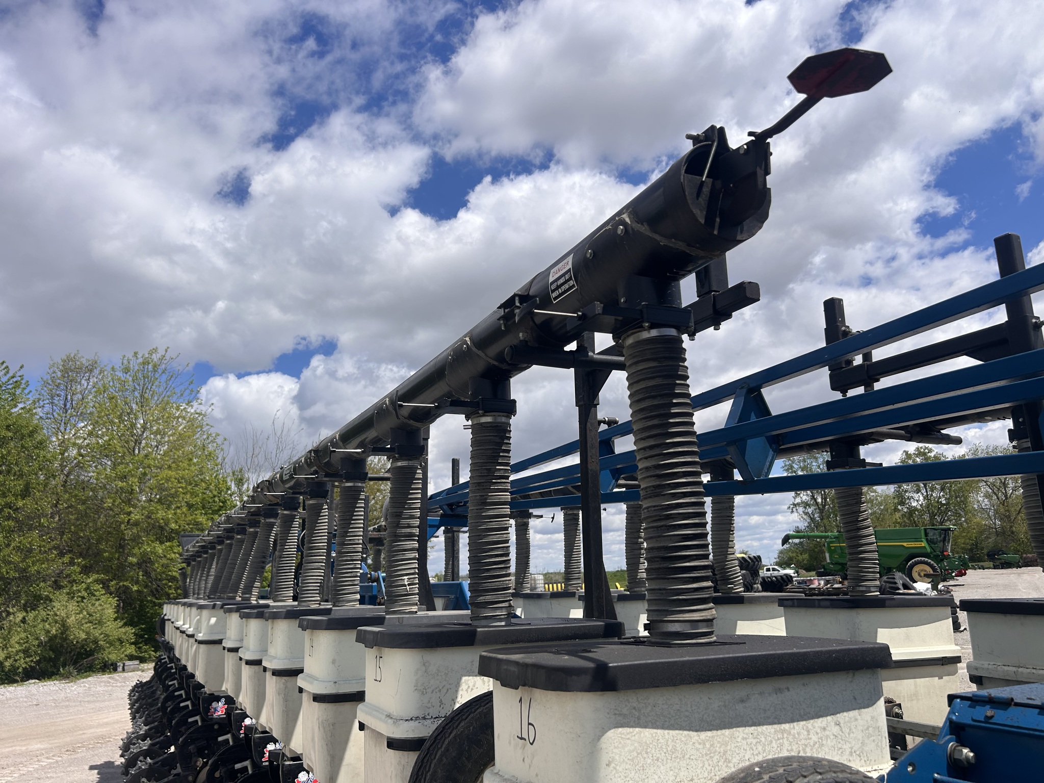Kinze 3600 Image 12