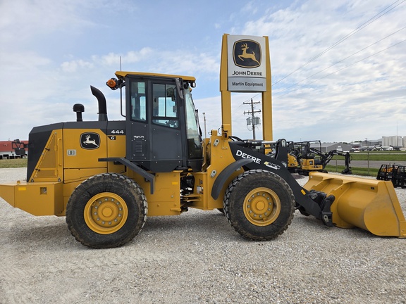 Photo of a 2025 John Deere 444 G HL