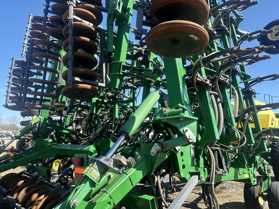 Used 2010 John Deere 1830 Air Drills and Seeders at Horizon Ag & Turf in Lloydminster, AB - Photo1