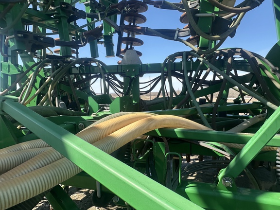 Used 2010 John Deere 1830 Air Drills and Seeders at Horizon Ag & Turf in Lloydminster, AB - Photo4