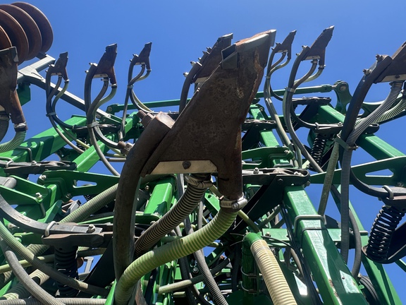Used 2010 John Deere 1830 Air Drills and Seeders at Horizon Ag & Turf in Lloydminster, AB - Photo2