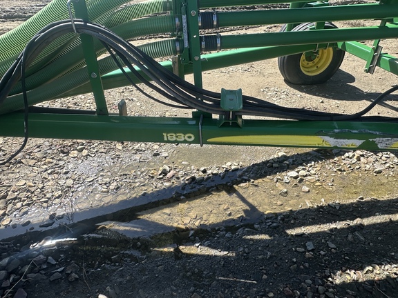 Used 2010 John Deere 1830 Air Drills and Seeders at Horizon Ag & Turf in Lloydminster, AB - Photo3