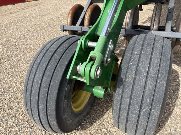 Used 2010 John Deere 1830 Air Drills and Seeders at Horizon Ag & Turf in Lloydminster, AB - Photo6