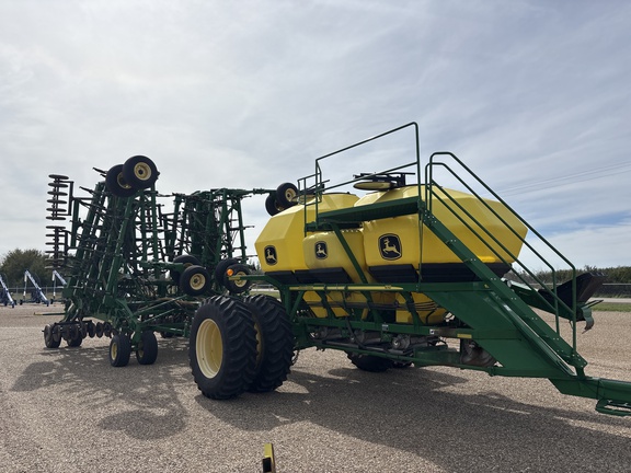 Used 2010 John Deere 1830 Air Drills and Seeders at Horizon Ag & Turf in Lloydminster, AB - Photo3