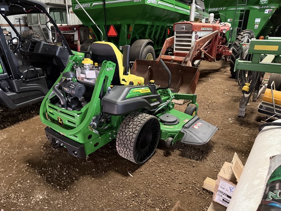 2025 John Deere Z965M EFI - Photo3