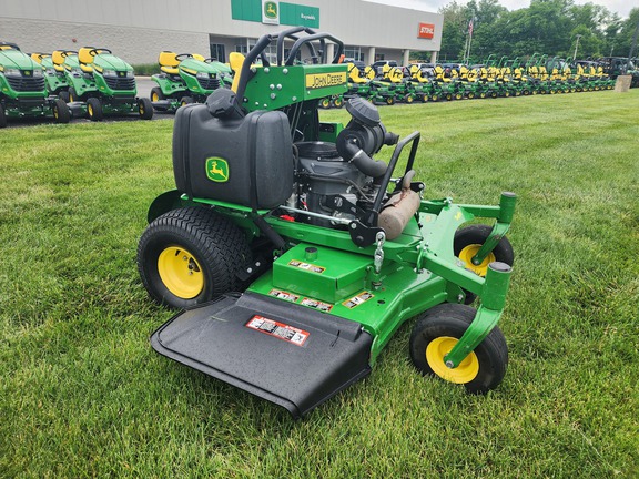 2023 John-Deere 652R