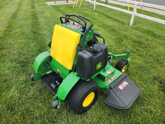 2023 John-Deere 652R