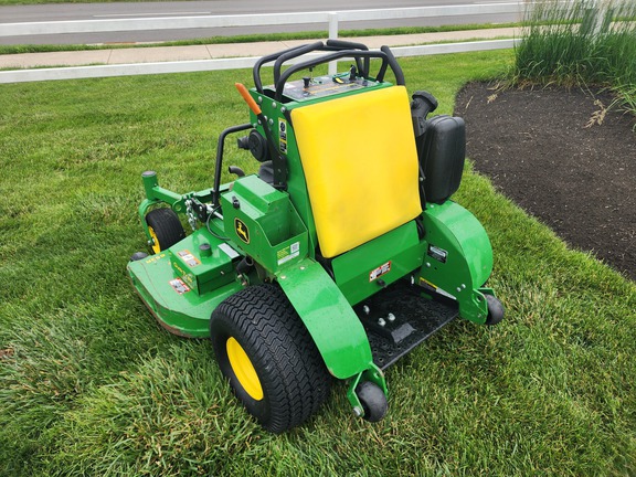 2023 John-Deere 652R
