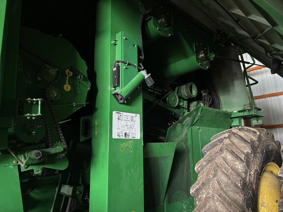 Photo of 2013 John Deere S680