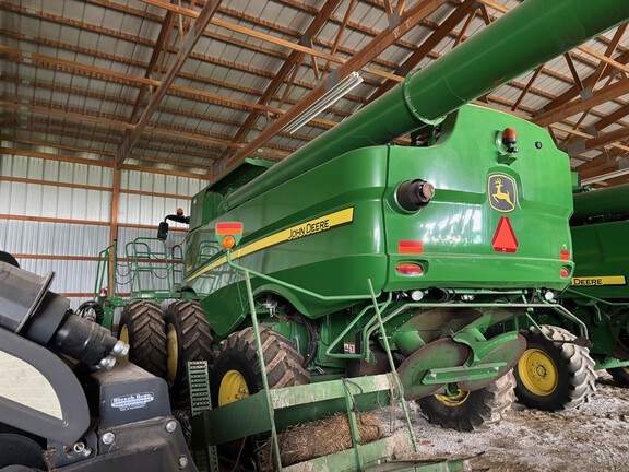 Photo of 2013 John Deere S680