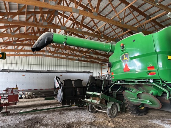 Photo of 2013 John Deere S680