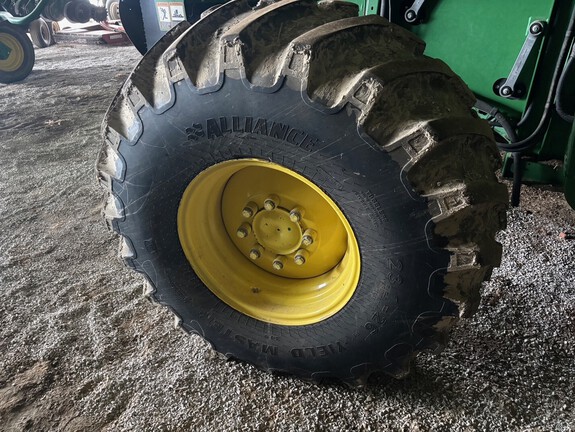 Photo of 2013 John Deere S680