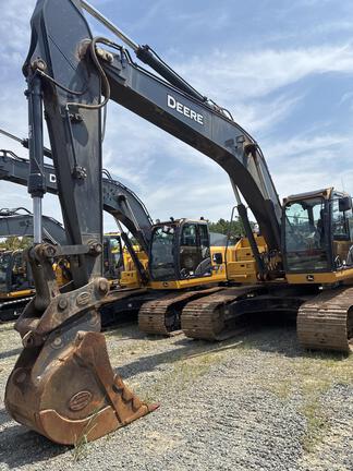 2022 John Deere 250G LC