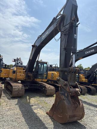 2022 John Deere 250G LC