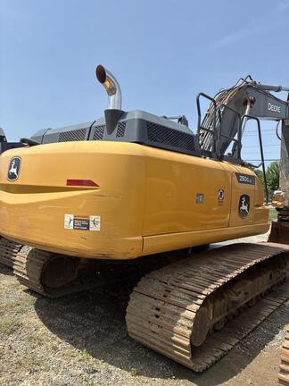 2022 John Deere 250G LC