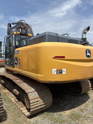 2022 John Deere 250G LC