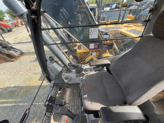 2022 John Deere 250G LC