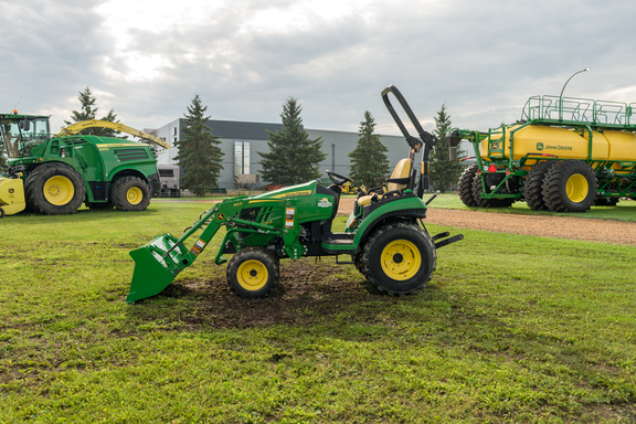 Used 2023 John Deere 2025R Compact Utility Tractors at Horizon Ag & Turf in Westlock, AB - Photo4