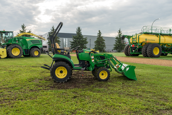 Used 2023 John Deere 2025R Compact Utility Tractors at Horizon Ag & Turf in Westlock, AB - Photo2