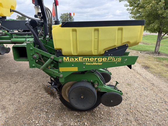 2000 John Deere 1770 - Photo19