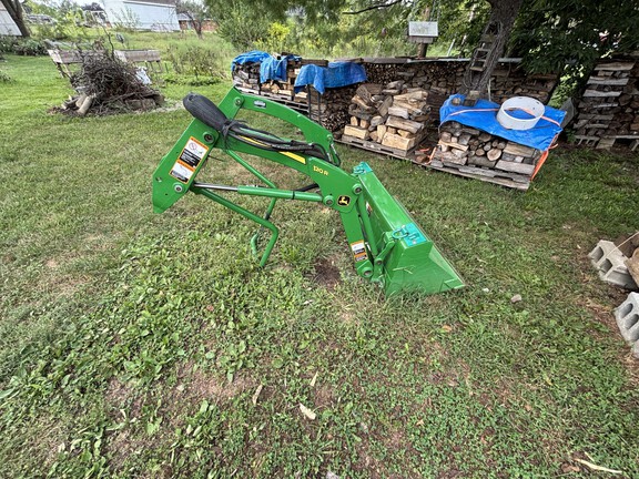 Used 2018 John Deere 1025R Compact Utility Tractors at Koenig Equipment in Germantown, OH - Photo9