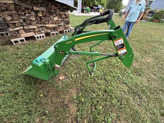 Used 2018 John Deere 1025R Compact Utility Tractors at Koenig Equipment in Germantown, OH - Photo7
