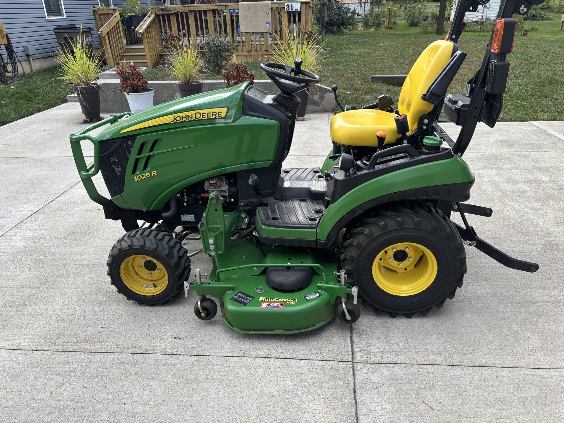 Used 2018 John Deere 1025R Compact Utility Tractors at Koenig Equipment in Germantown, OH - PhotoXL0