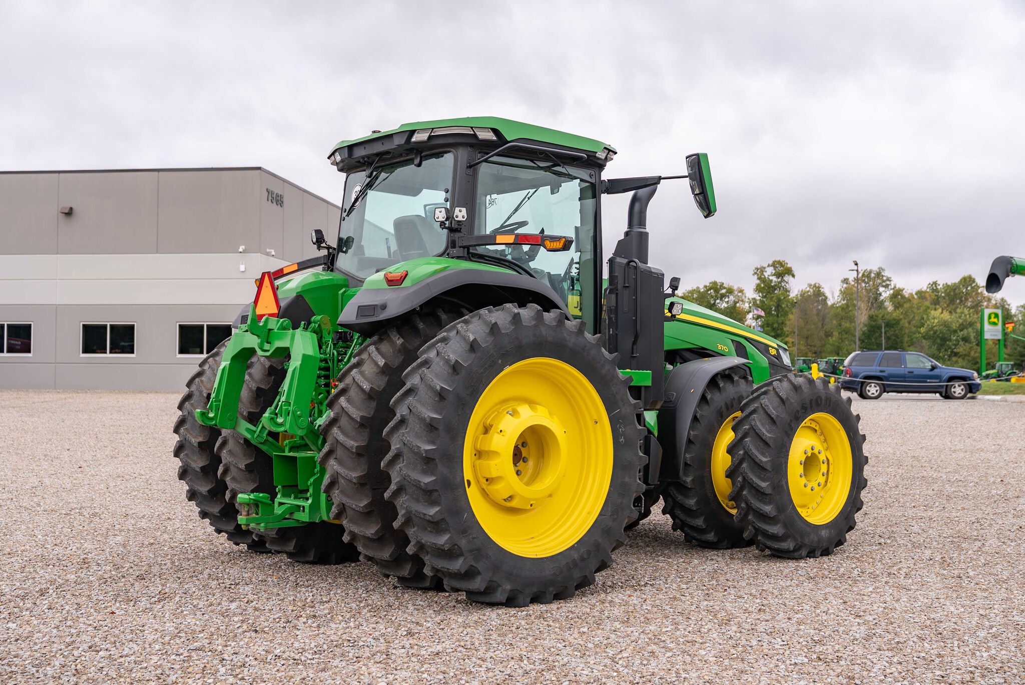 Used 2025 John Deere 8R 370 Row Crop Tractors at Koenig Equipment in Knightstown, IN - PhotoXL4