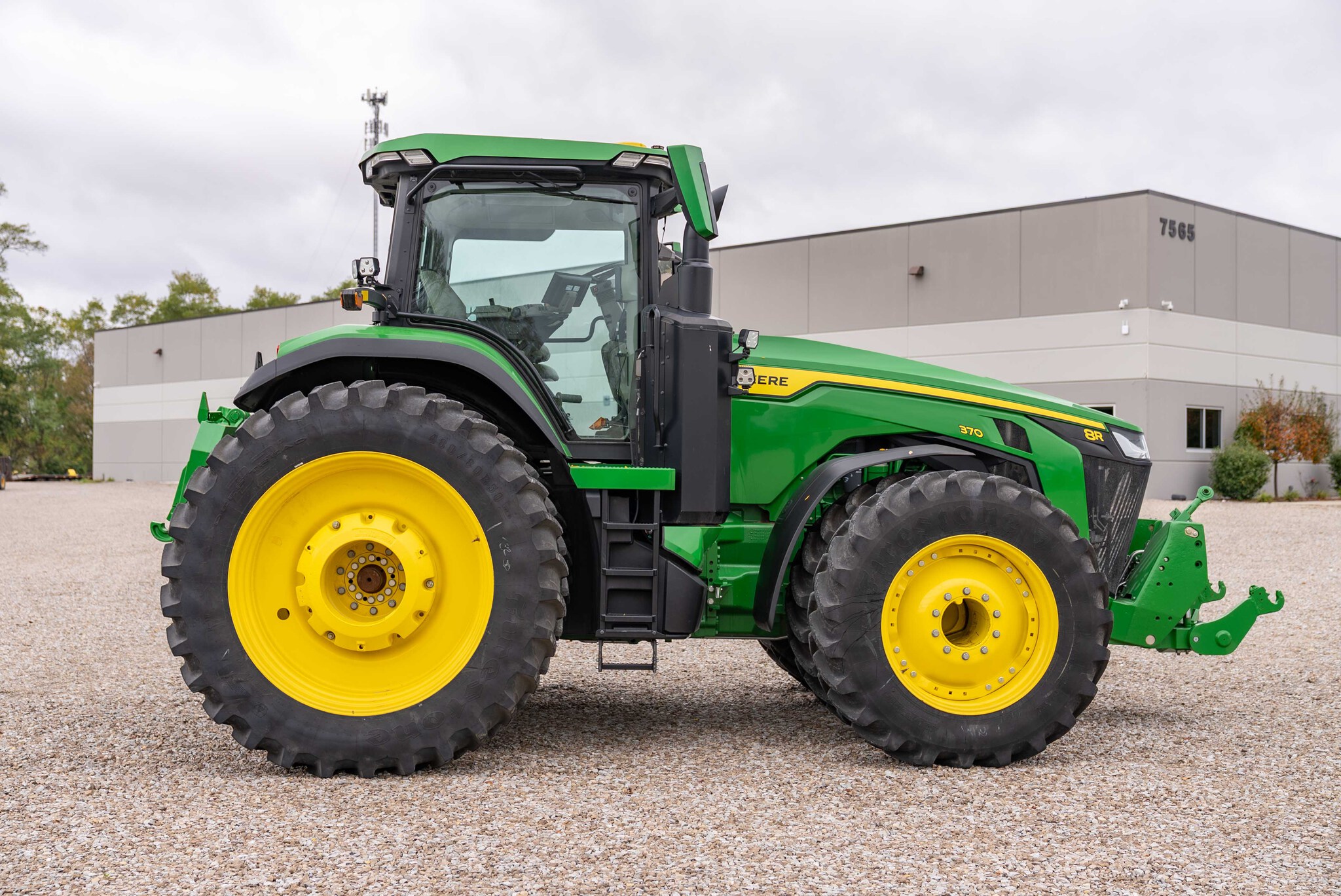 Used 2025 John Deere 8R 370 Row Crop Tractors at Koenig Equipment in Knightstown, IN - PhotoXL5