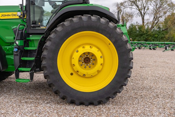 Used 2025 John Deere 8R 370 Row Crop Tractors at Koenig Equipment in Knightstown, IN - Photo9