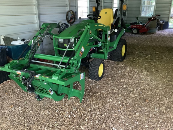Photo of 2023 John Deere 1025R