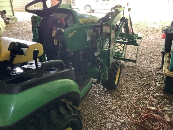 Photo of 2023 John Deere 1025R