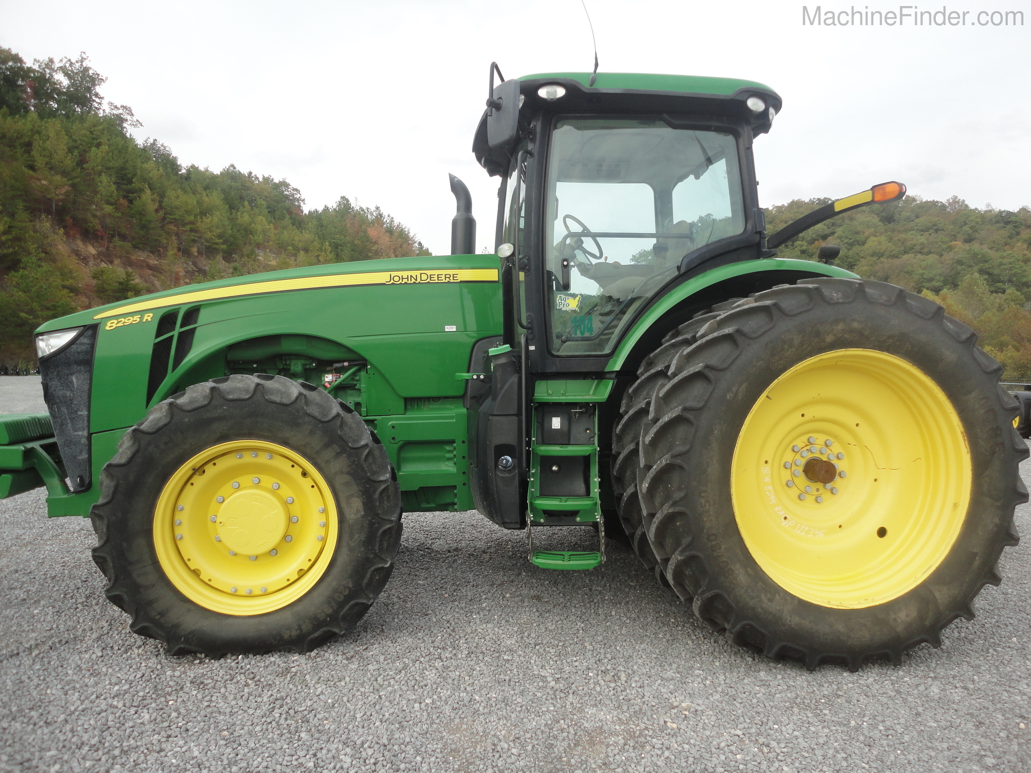 2016 John Deere 8295R Image 2