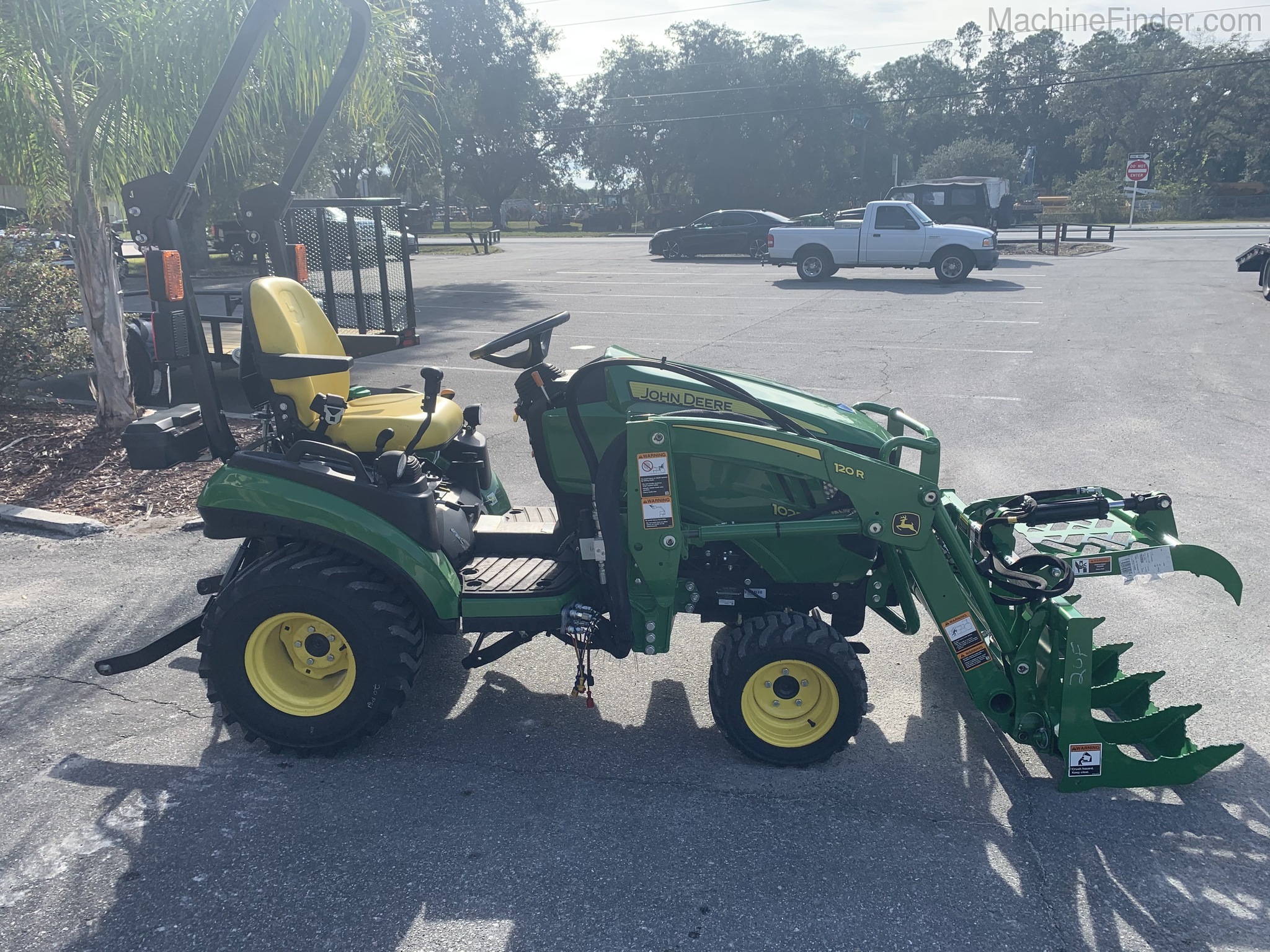 2020 John Deere 1025R Image 4