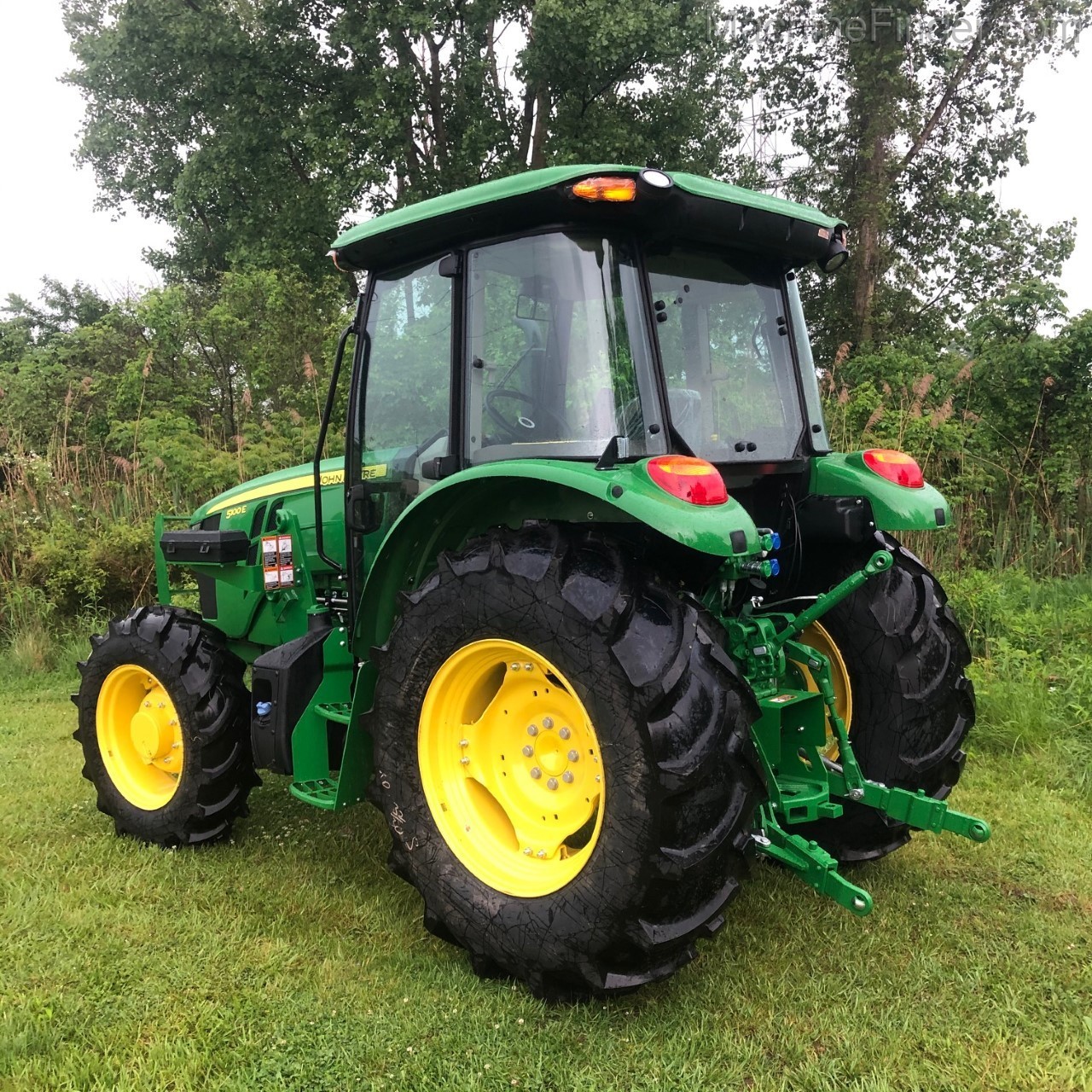 2020 John Deere 5100E Image 9