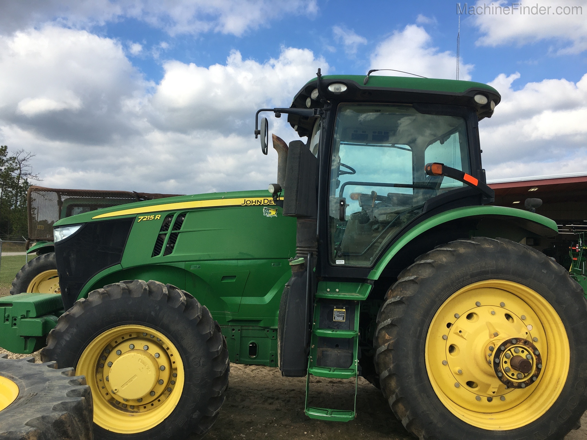 2012 John Deere 7215R Image 1