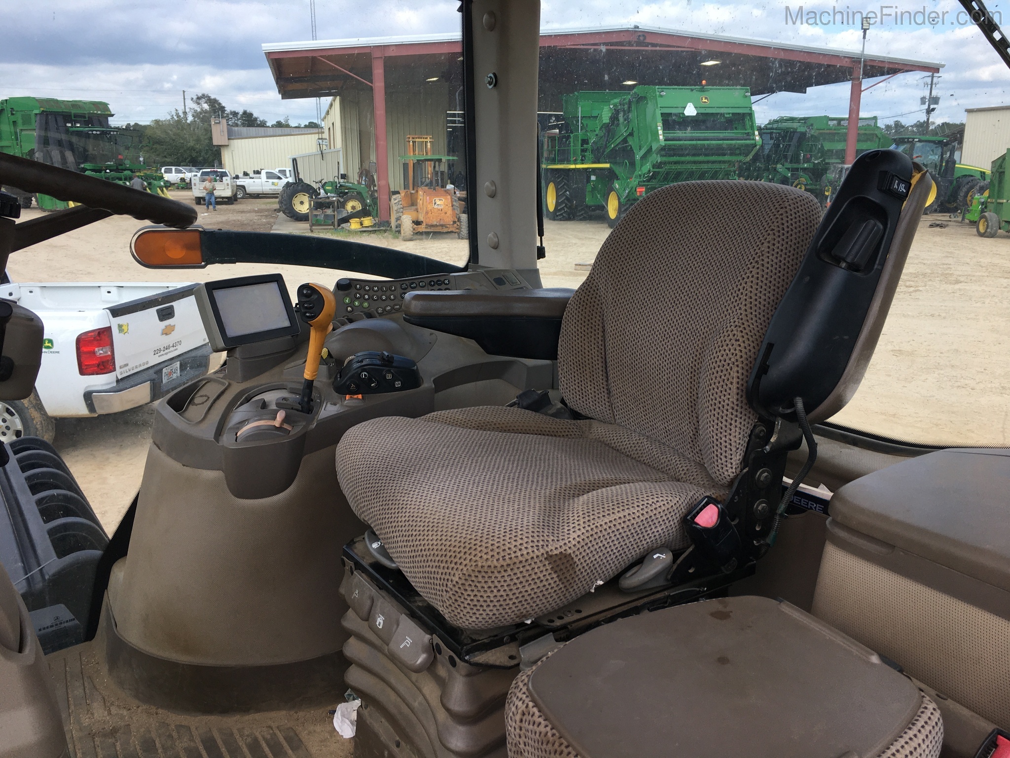 2012 John Deere 7215R Image 9