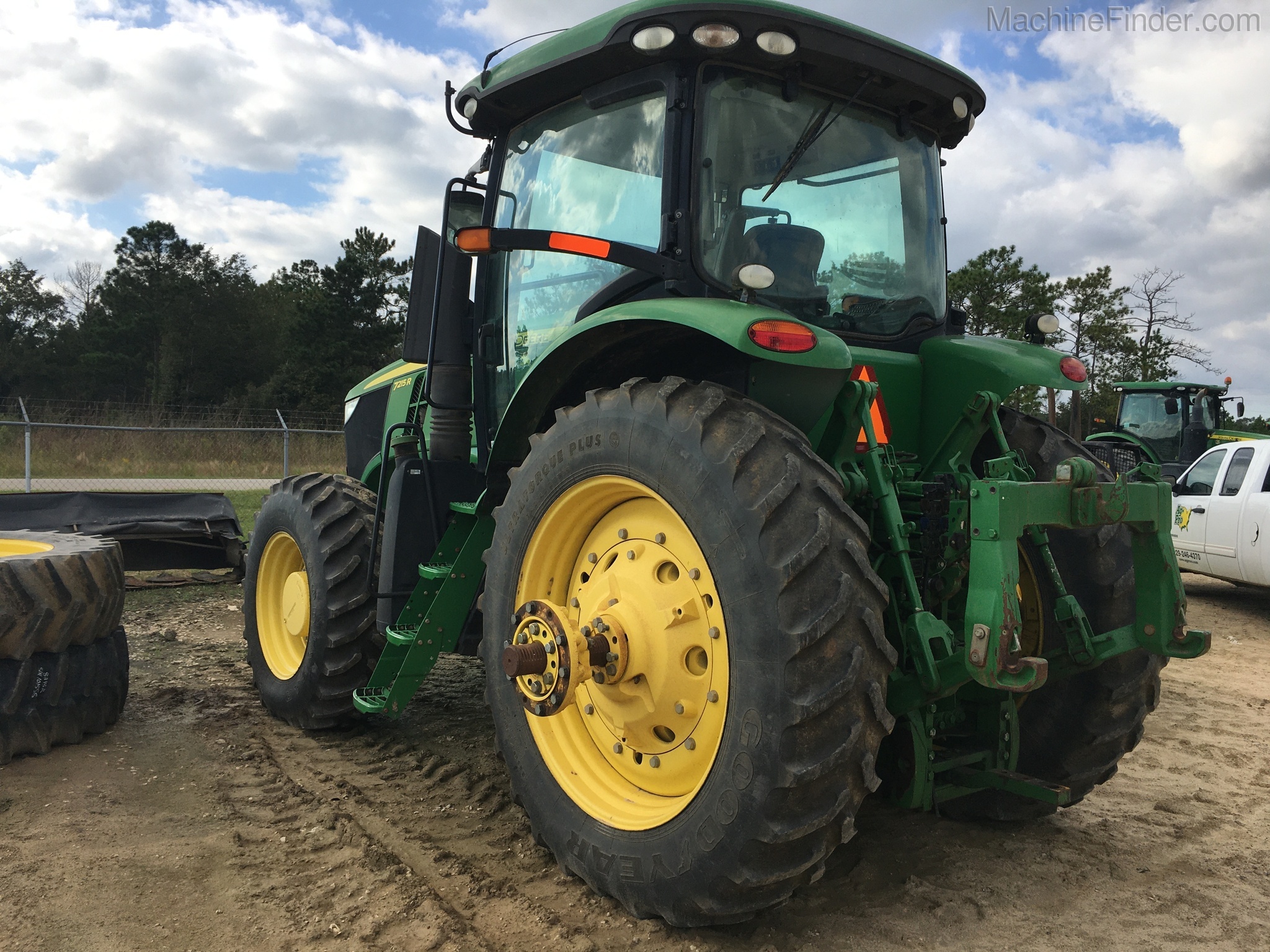 2012 John Deere 7215R Image 8