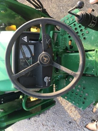 2013 John Deere 5055E Image 9