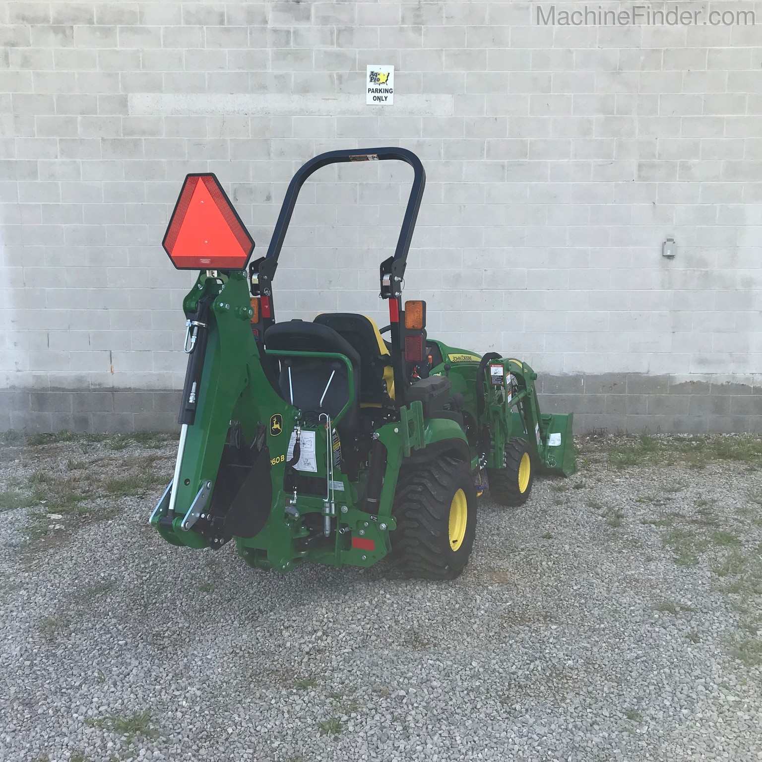 2020 John Deere 1025R Image 6