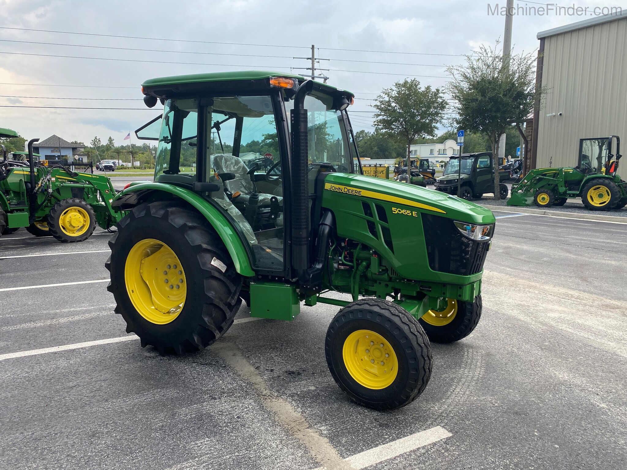 2021 John Deere 5065E Image 1