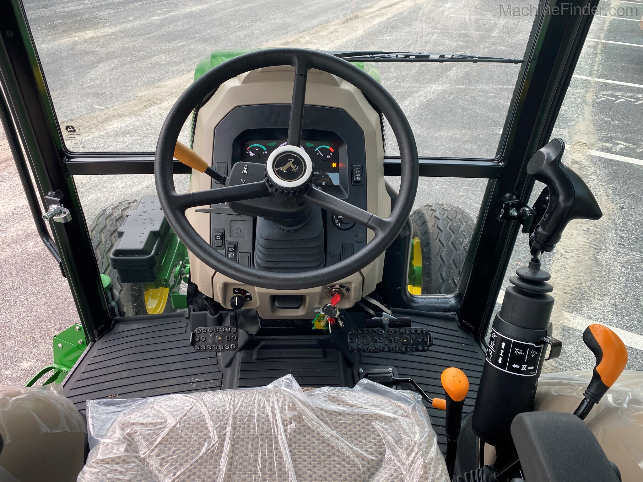 2021 John Deere 5065E Image 2