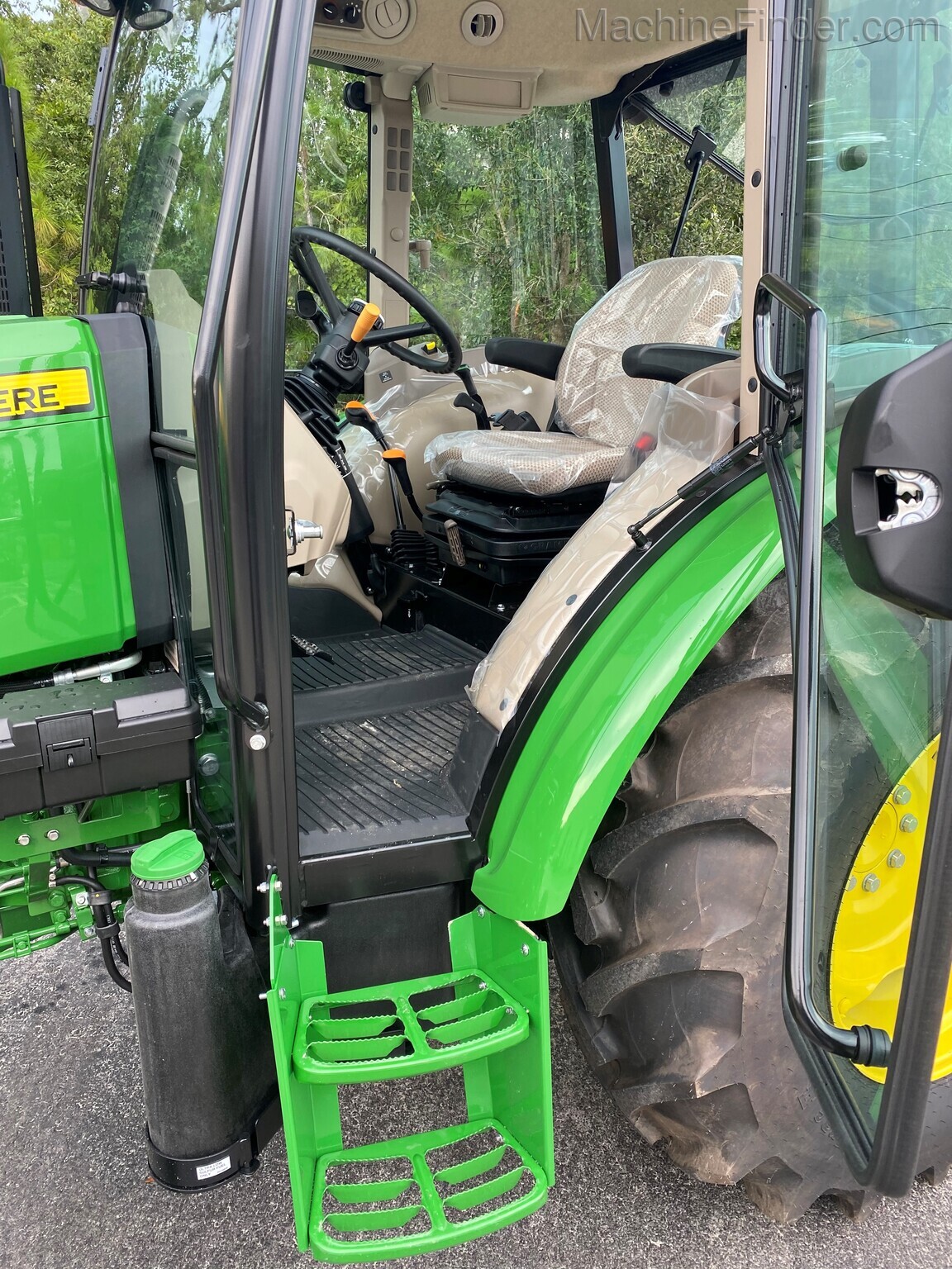 2021 John Deere 5065E Image 3