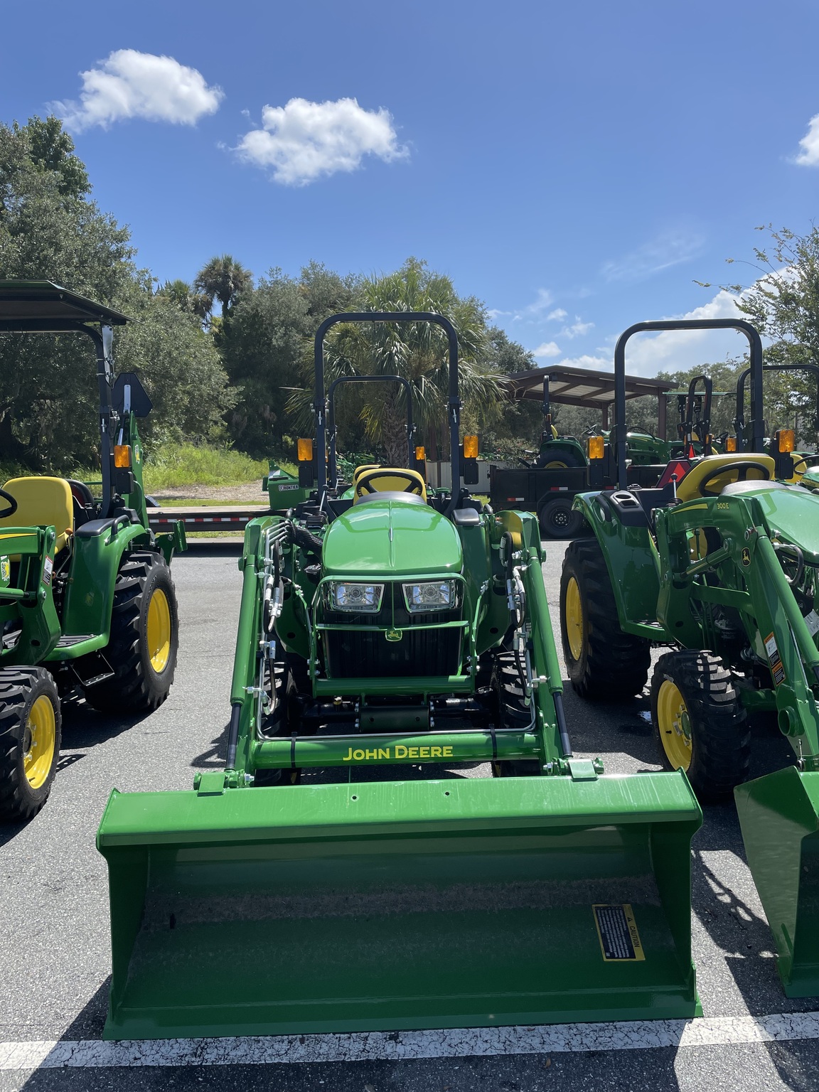 2023 John Deere 3038E Image 4