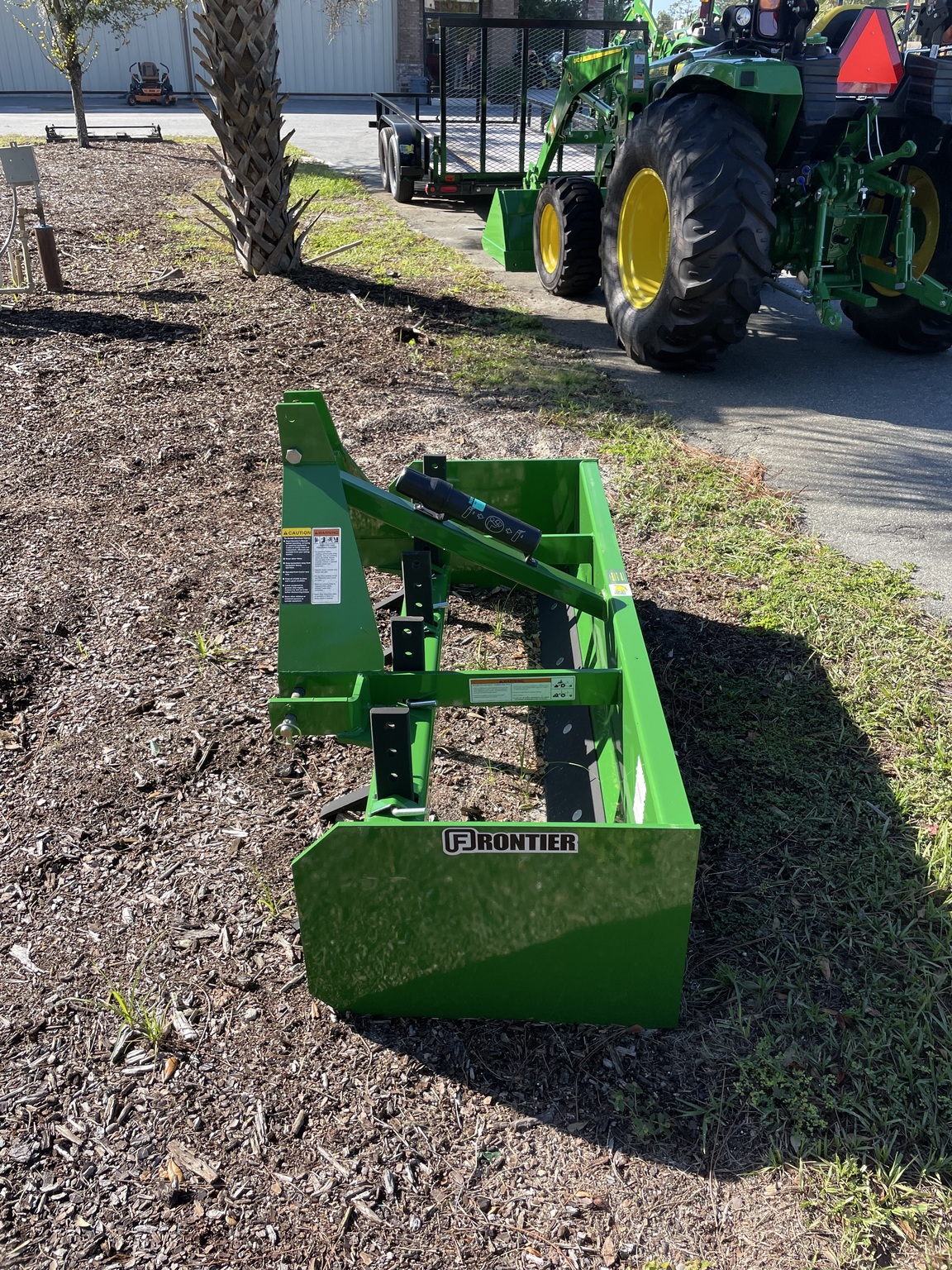 2023 John Deere 3038E Image 12