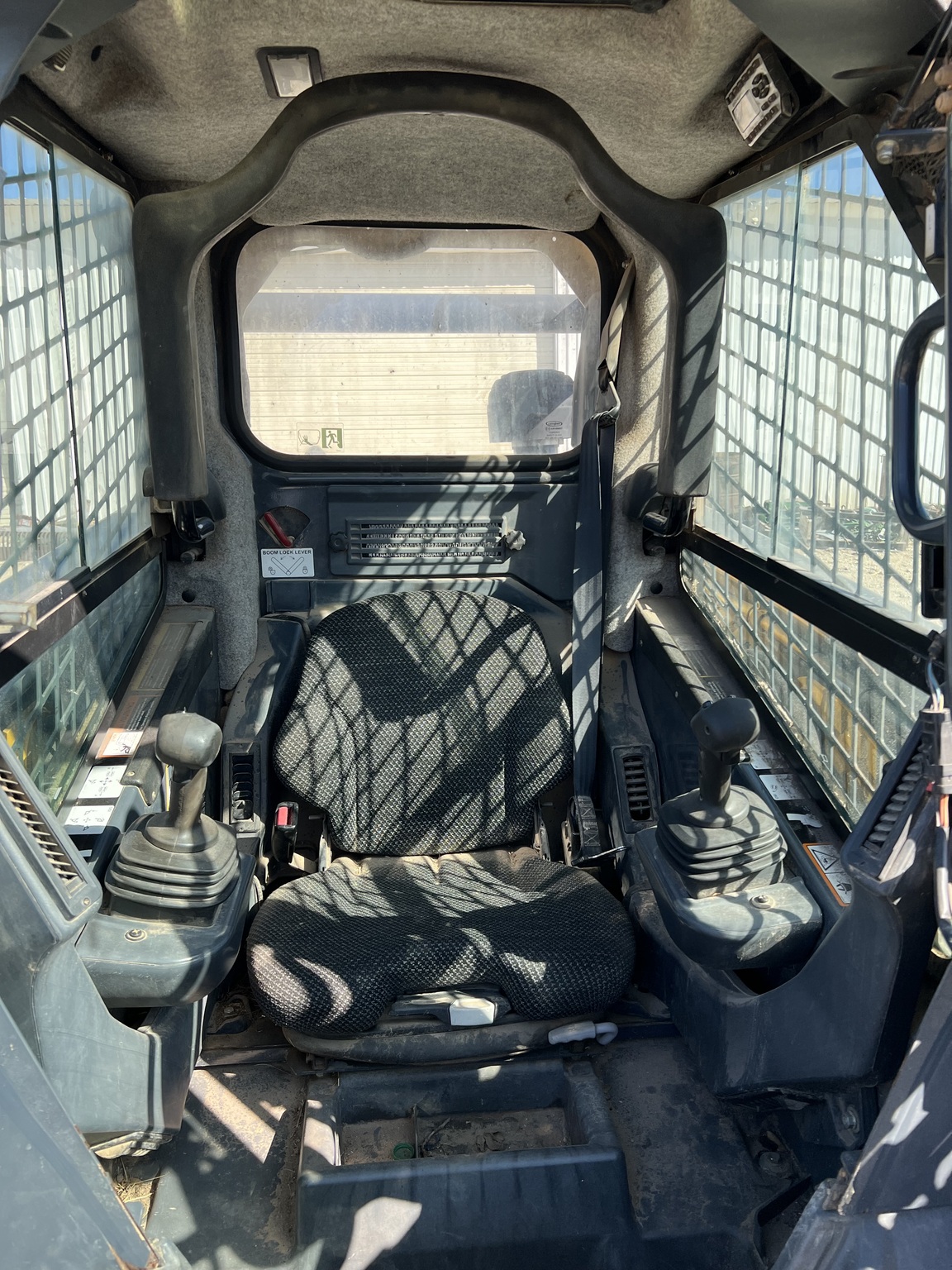 2011 John Deere 326D Image 8