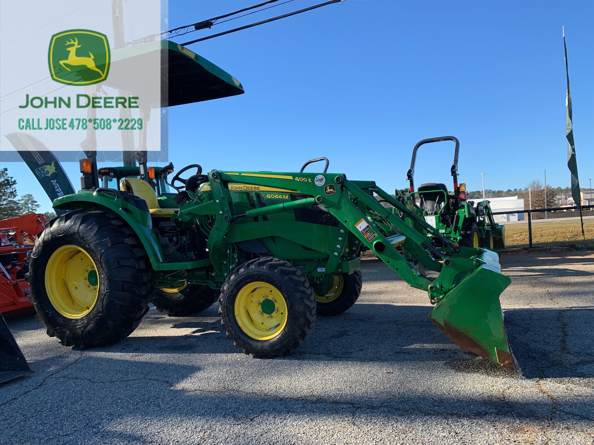 2017 John Deere 4044M Image 2