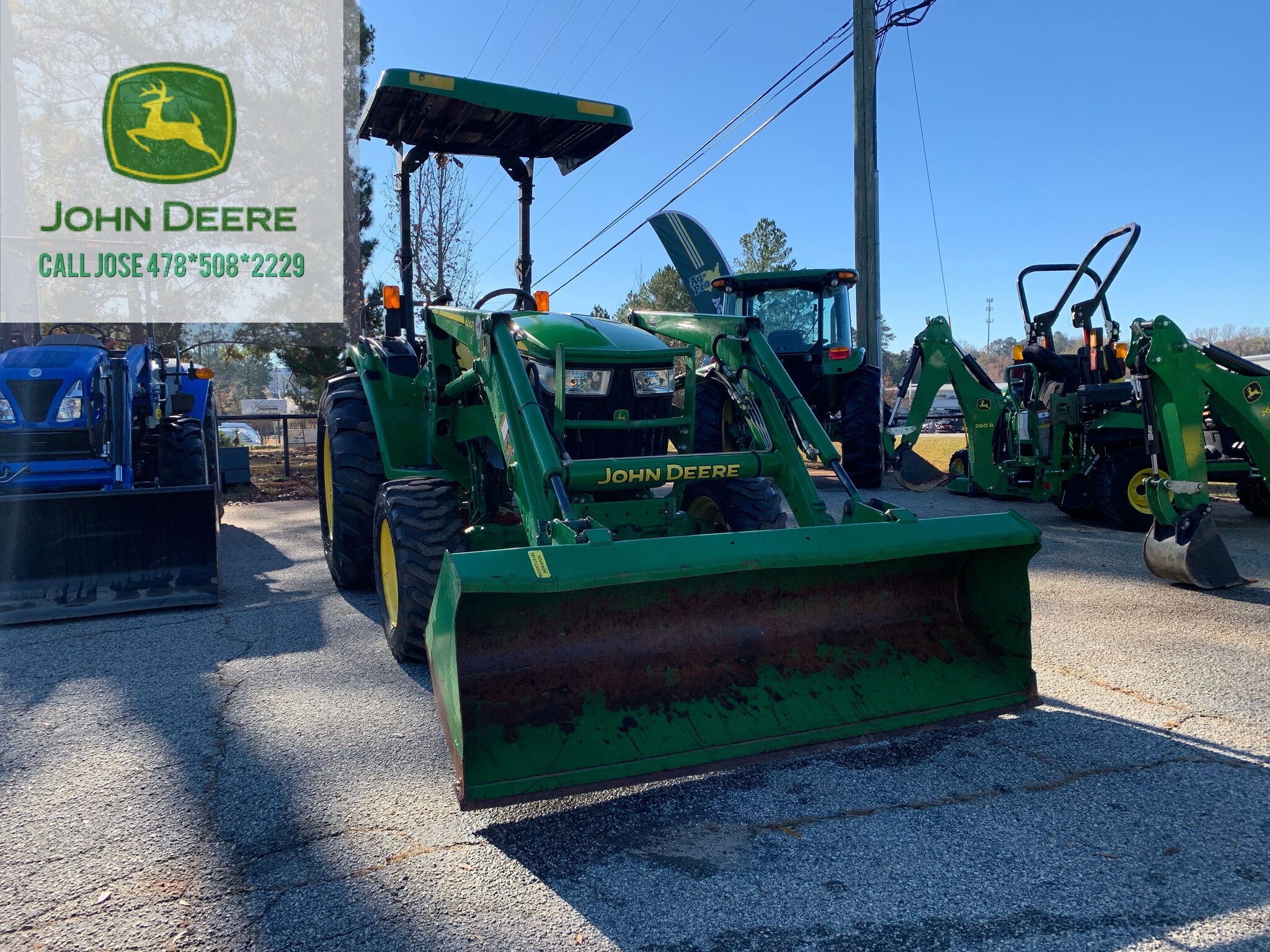 2017 John Deere 4044M Image 3