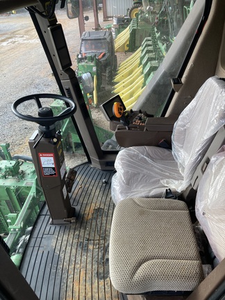 2020 John Deere CP690 Photo 2