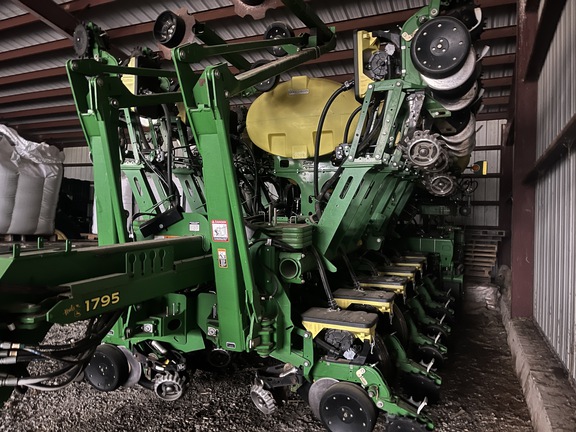 Photo of 2016 John Deere 1795